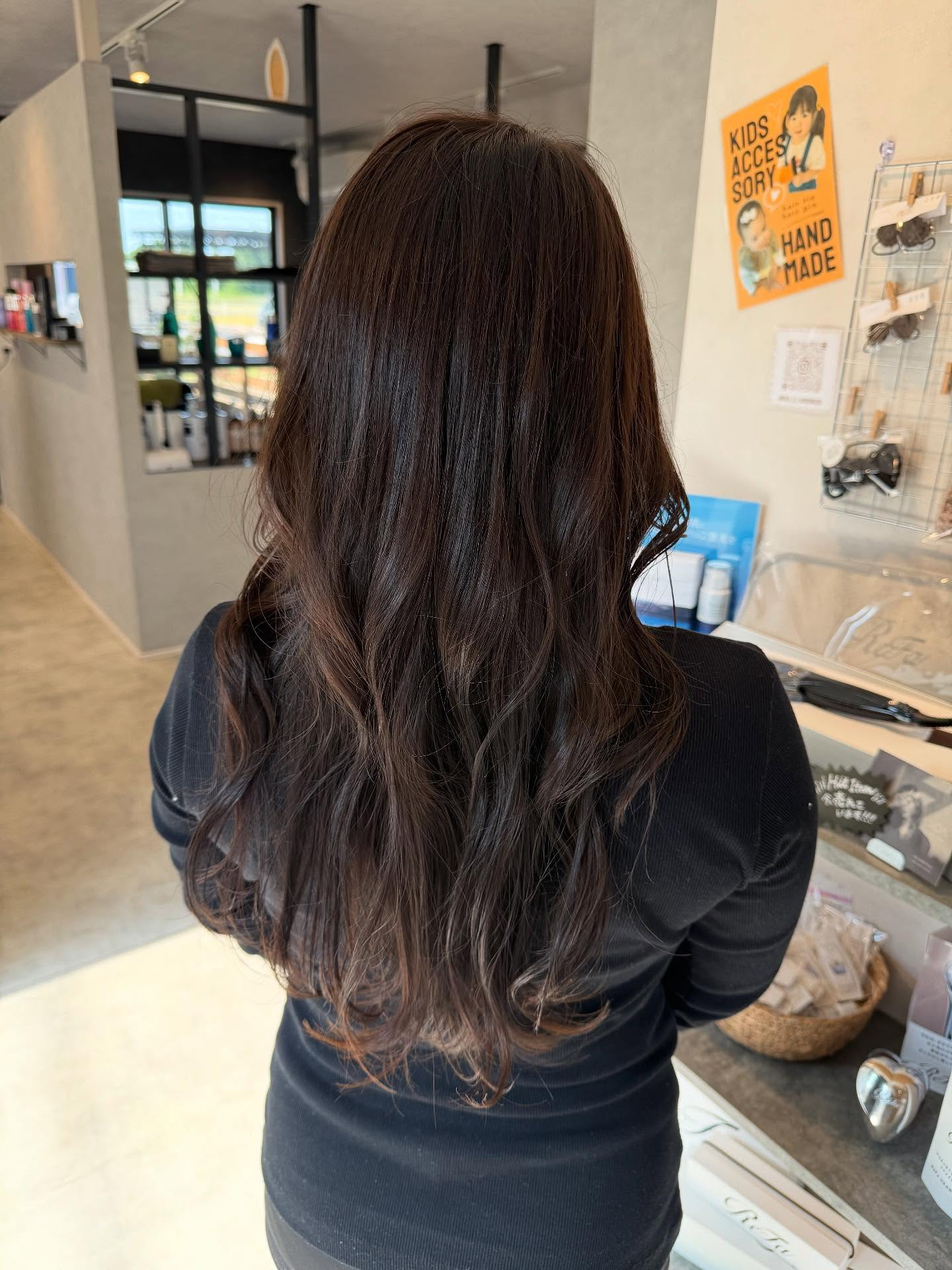 赤みを抑えたオリーブカラー