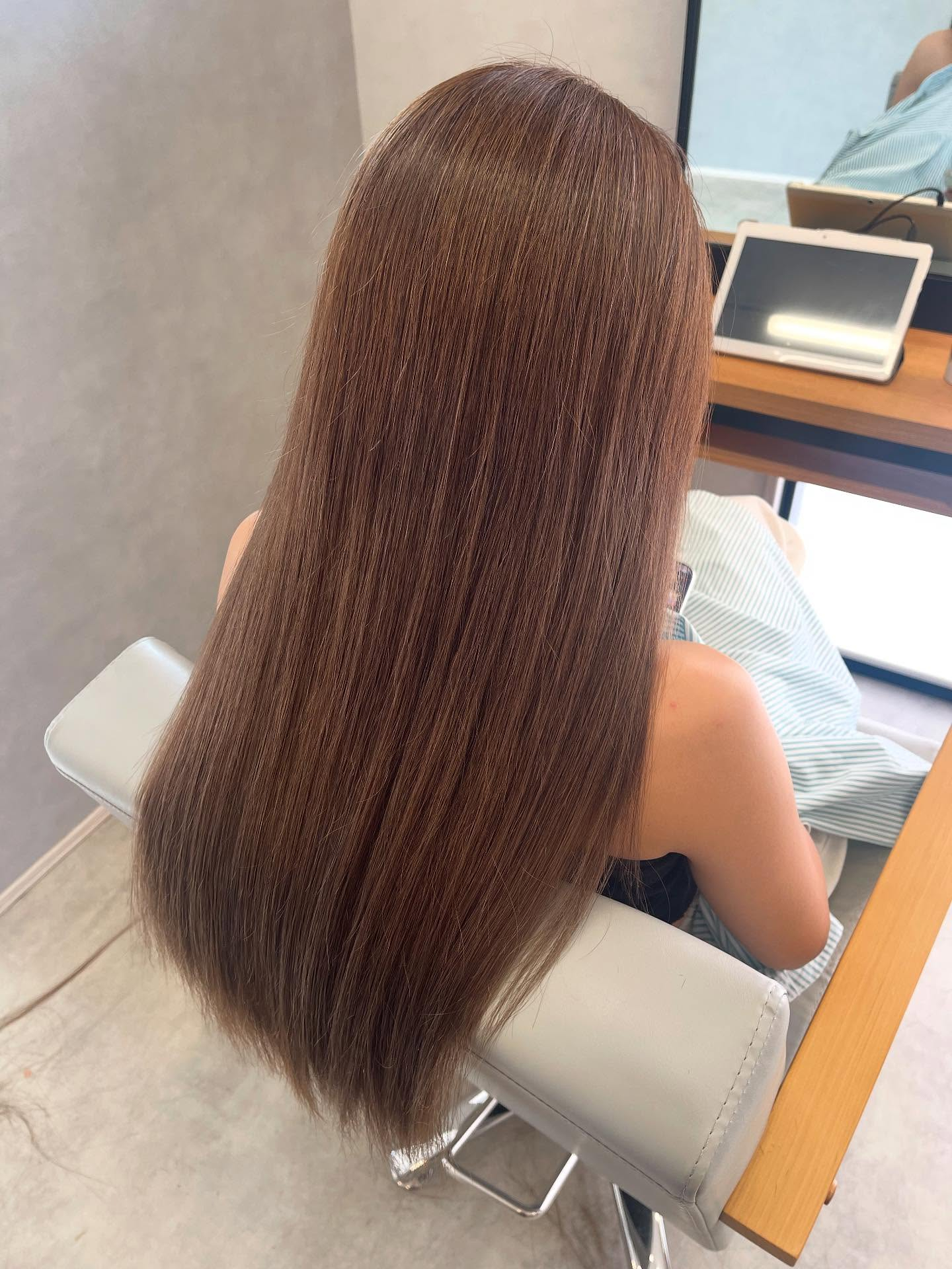 くすみベージュカラー