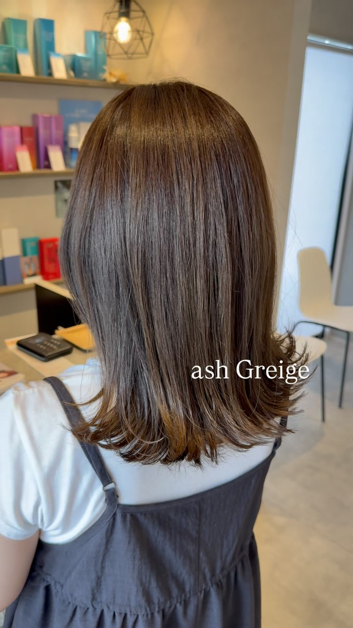 赤味を抑えたグレージュカラー✨️